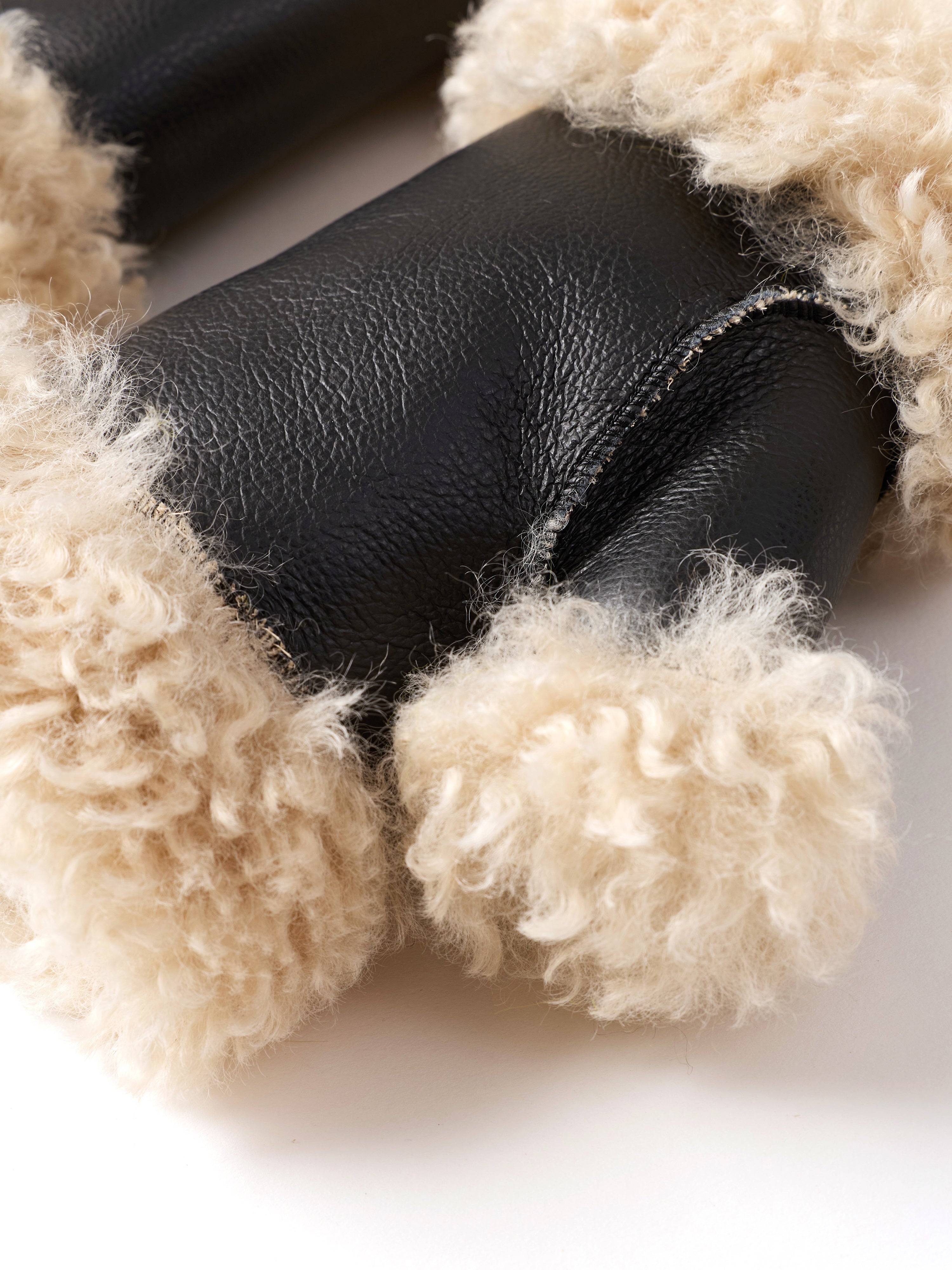 Sandy Gloves - Black Cream